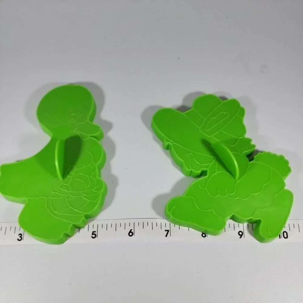 Pair 1976 wiltons Vintage Spring /Easter Cookie Cutters Plastic 2 Bunny And Duck
